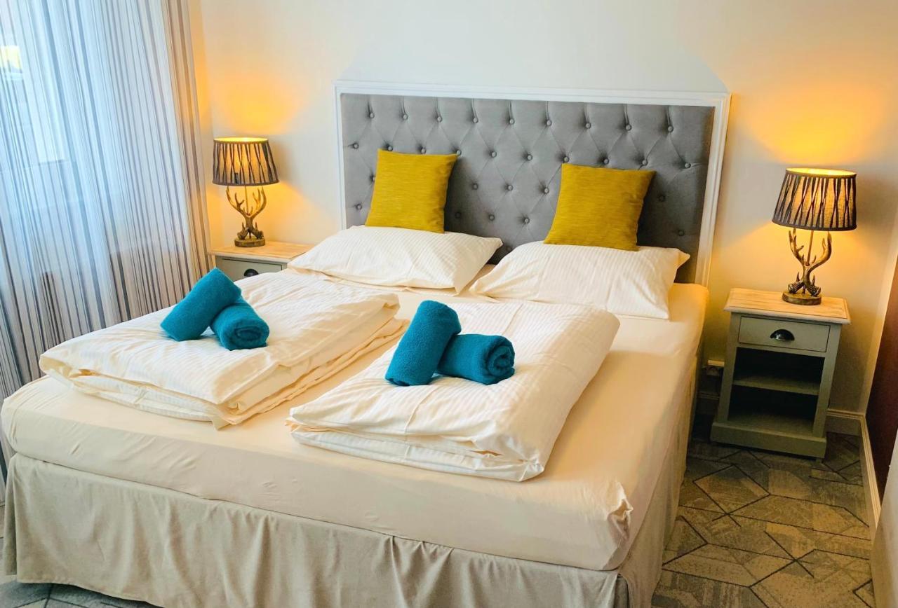Besotel Mettmann-Schicke Fewo Oder Apartments Naehe Golfplatz Gruiten Und Neandertal Mit Glasfaser Wlan Und Parkplatz-Viele Schlafzimmer Mit Bad En Suite Dış mekan fotoğraf