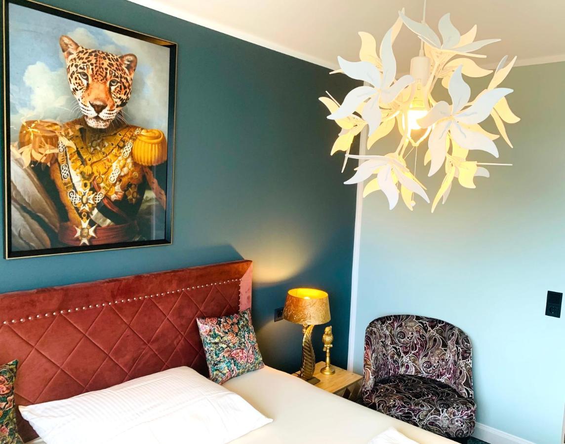 Besotel Mettmann-Schicke Fewo Oder Apartments Naehe Golfplatz Gruiten Und Neandertal Mit Glasfaser Wlan Und Parkplatz-Viele Schlafzimmer Mit Bad En Suite Dış mekan fotoğraf
