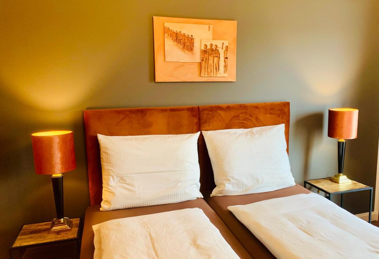 Besotel Mettmann-Schicke Fewo Oder Apartments Naehe Golfplatz Gruiten Und Neandertal Mit Glasfaser Wlan Und Parkplatz-Viele Schlafzimmer Mit Bad En Suite Dış mekan fotoğraf