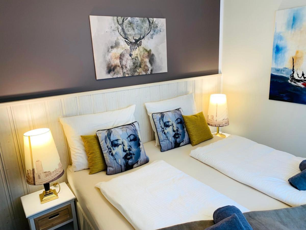 Besotel Mettmann-Schicke Fewo Oder Apartments Naehe Golfplatz Gruiten Und Neandertal Mit Glasfaser Wlan Und Parkplatz-Viele Schlafzimmer Mit Bad En Suite Dış mekan fotoğraf