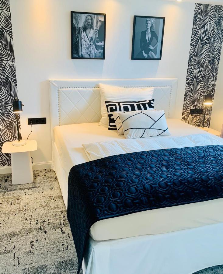 Besotel Mettmann-Schicke Fewo Oder Apartments Naehe Golfplatz Gruiten Und Neandertal Mit Glasfaser Wlan Und Parkplatz-Viele Schlafzimmer Mit Bad En Suite Dış mekan fotoğraf