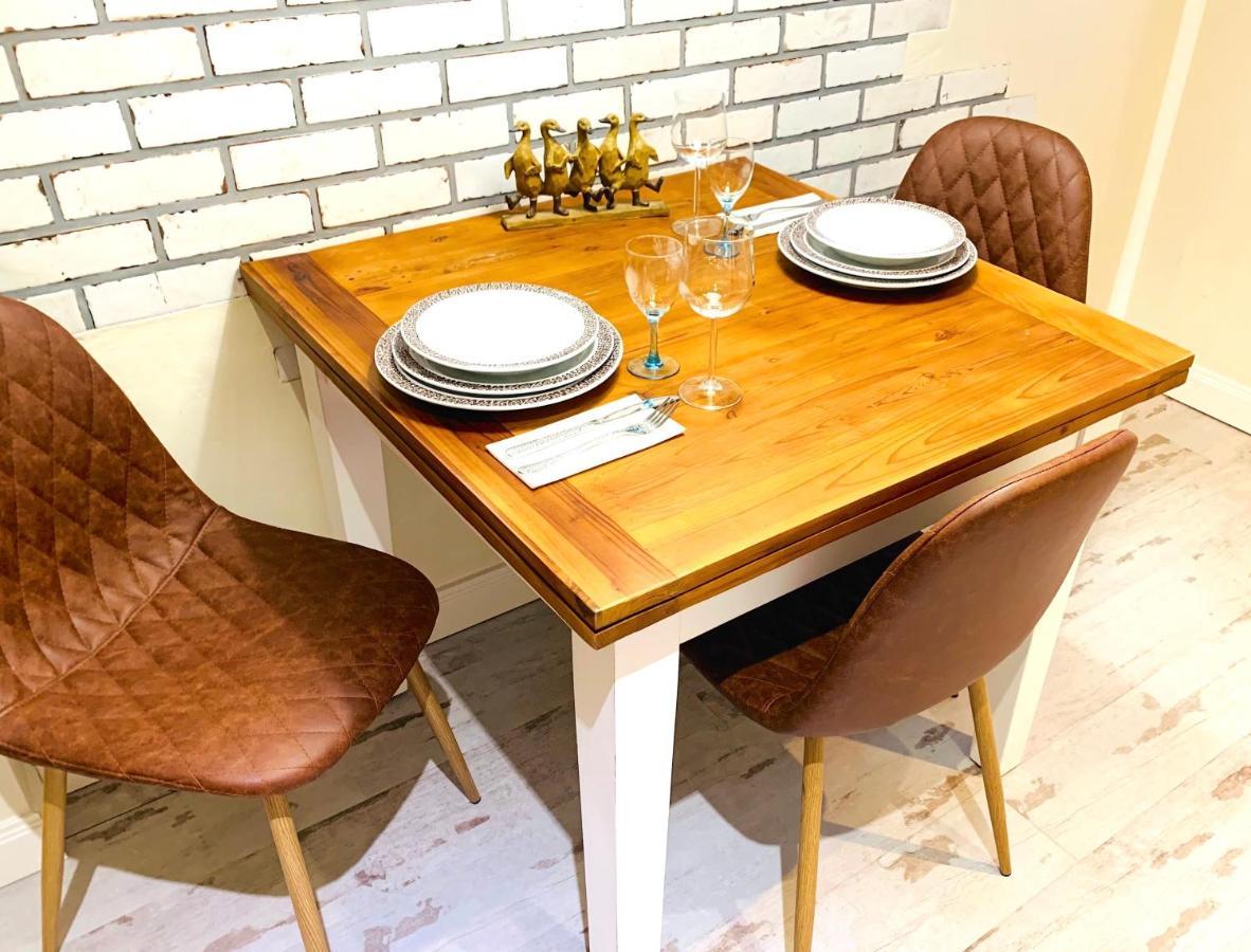 Besotel Mettmann-Schicke Fewo Oder Apartments Naehe Golfplatz Gruiten Und Neandertal Mit Glasfaser Wlan Und Parkplatz-Viele Schlafzimmer Mit Bad En Suite Dış mekan fotoğraf