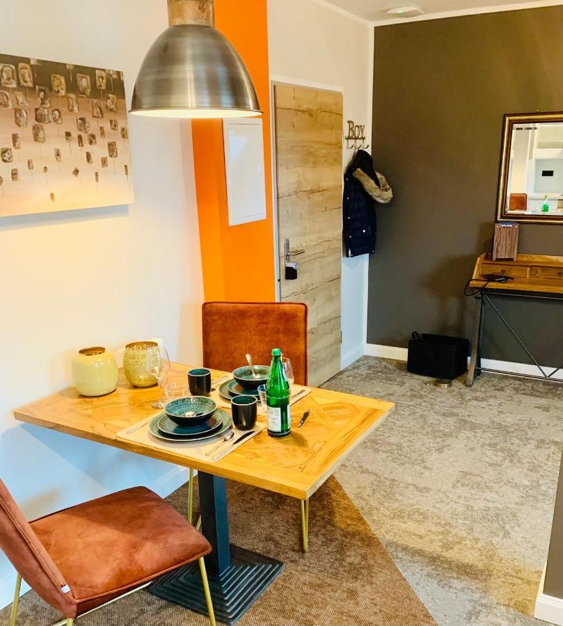Besotel Mettmann-Schicke Fewo Oder Apartments Naehe Golfplatz Gruiten Und Neandertal Mit Glasfaser Wlan Und Parkplatz-Viele Schlafzimmer Mit Bad En Suite Dış mekan fotoğraf