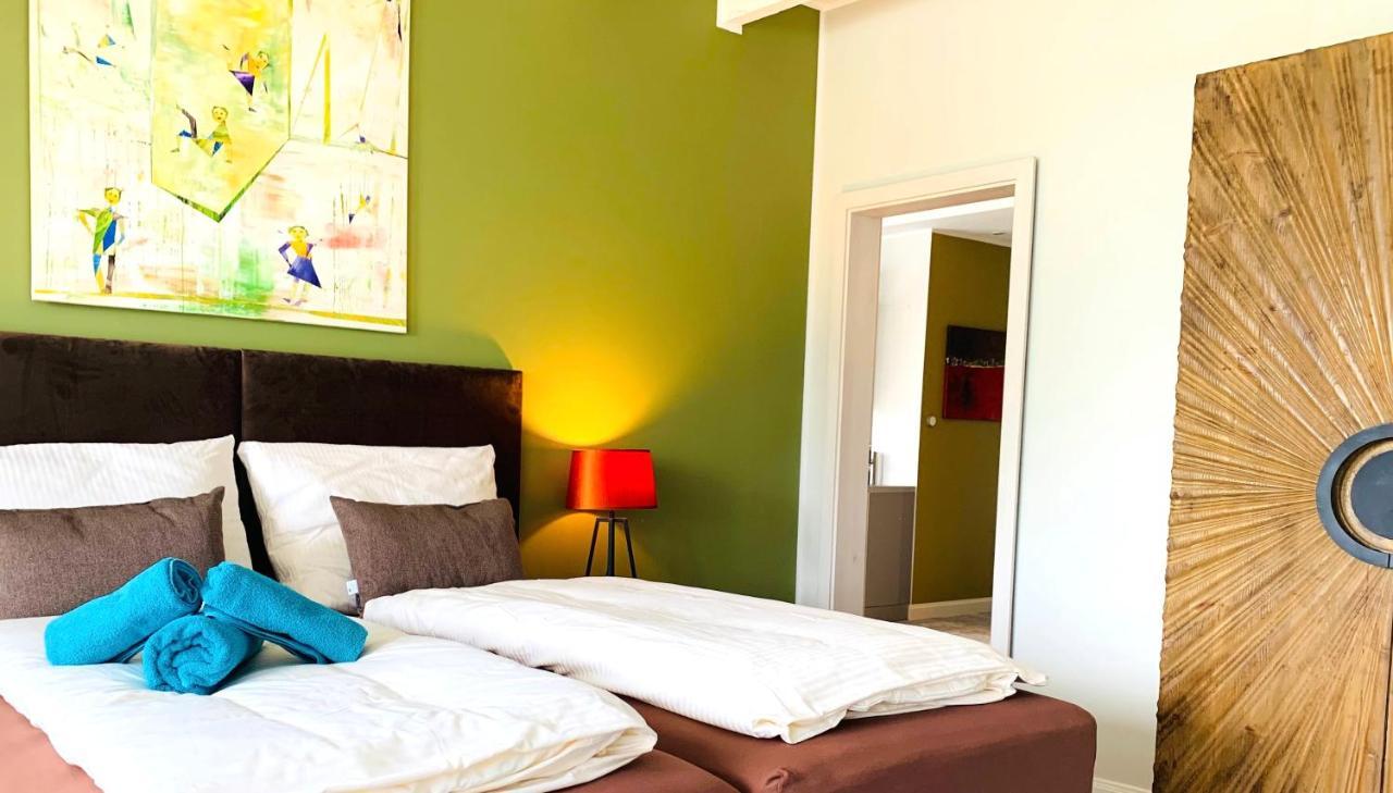Besotel Mettmann-Schicke Fewo Oder Apartments Naehe Golfplatz Gruiten Und Neandertal Mit Glasfaser Wlan Und Parkplatz-Viele Schlafzimmer Mit Bad En Suite Dış mekan fotoğraf