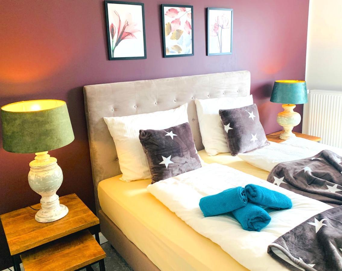 Besotel Mettmann-Schicke Fewo Oder Apartments Naehe Golfplatz Gruiten Und Neandertal Mit Glasfaser Wlan Und Parkplatz-Viele Schlafzimmer Mit Bad En Suite Dış mekan fotoğraf