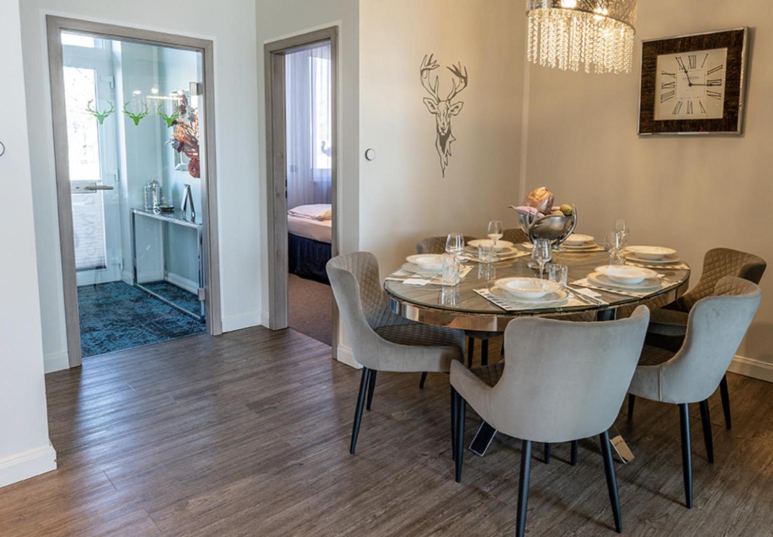 Besotel Mettmann-Schicke Fewo Oder Apartments Naehe Golfplatz Gruiten Und Neandertal Mit Glasfaser Wlan Und Parkplatz-Viele Schlafzimmer Mit Bad En Suite Dış mekan fotoğraf