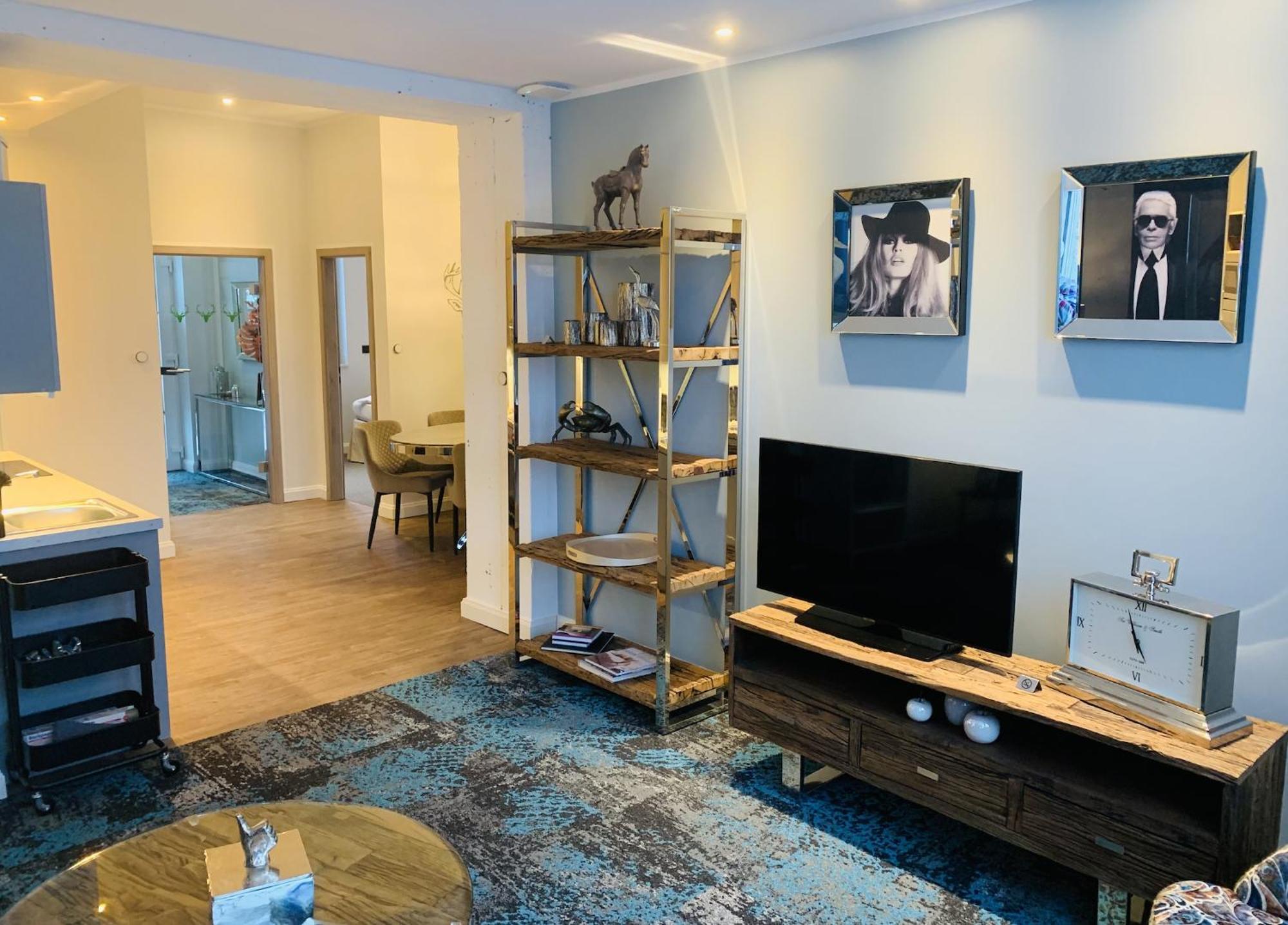Besotel Mettmann-Schicke Fewo Oder Apartments Naehe Golfplatz Gruiten Und Neandertal Mit Glasfaser Wlan Und Parkplatz-Viele Schlafzimmer Mit Bad En Suite Dış mekan fotoğraf